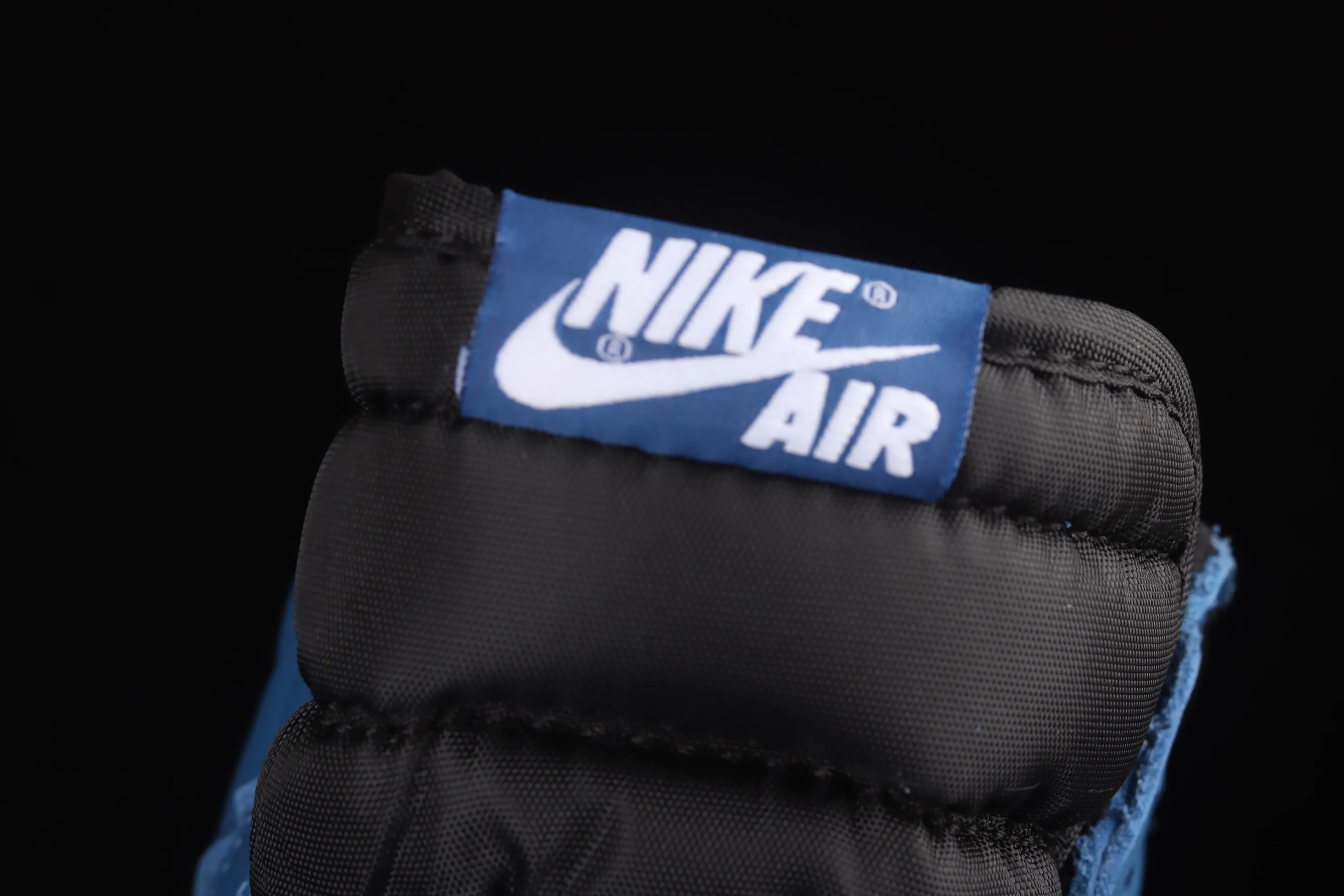 All categories Air Jordan Jordan series basketball shoes Air Jordan 1 High L version Air Jordan AJ1 High Retro AJ1 Joe 1 Royal Blue 2.0 high-top basketball shoes 555088-404